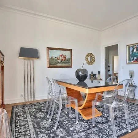 Charming With Eiffel Tower View Appartement Parijs