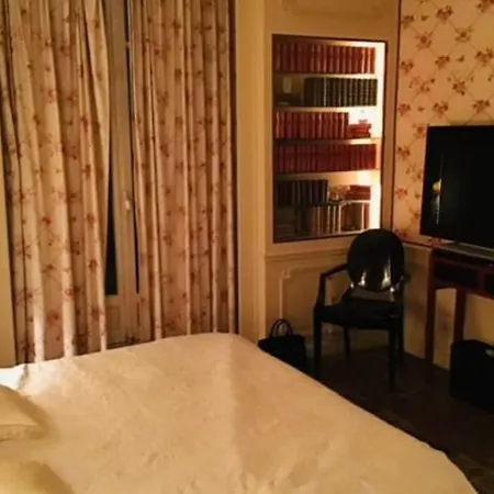 Appartement Charming With Eiffel Tower View Parijs