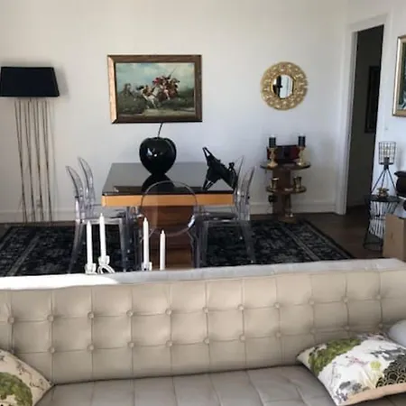 Charming With Eiffel Tower View Appartement Parijs